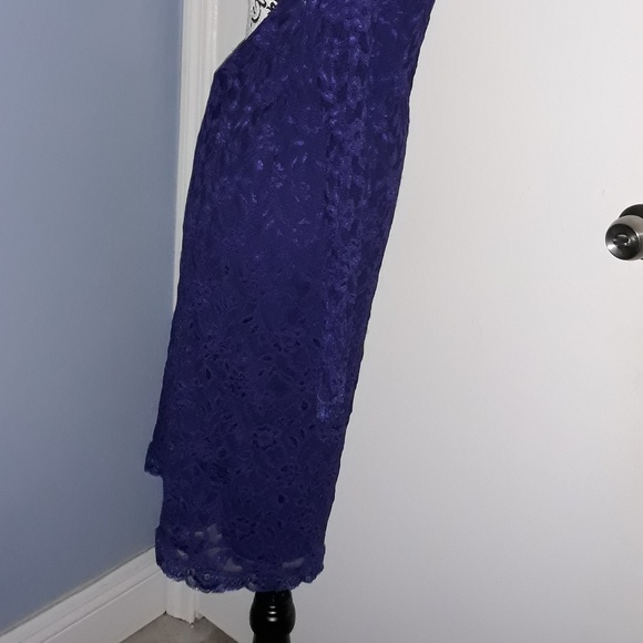 Beautiful Turtle neck Lace dress - Picture 5 of 7